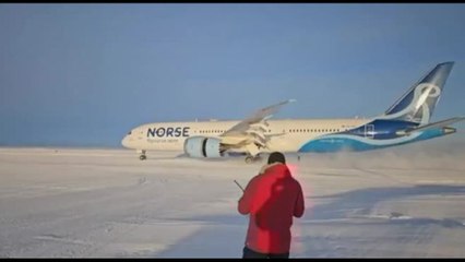 Per la prima volta un Boeing 787 Dreamliner atterra sul ghiaccio in Antartide