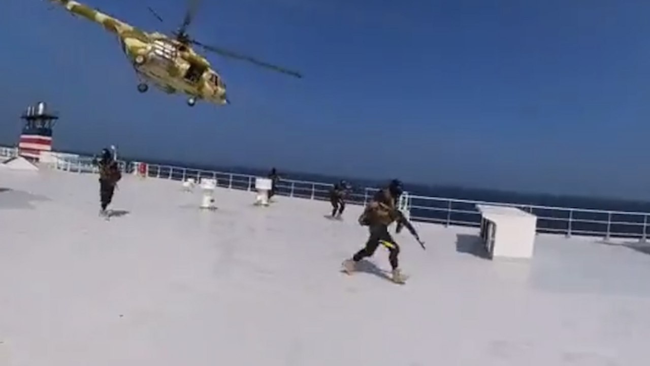 Les Houthis publient les images de la prise d'assaut du navire israélien « Galaxy Leader »