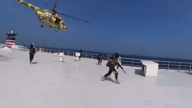 Les Houthis publient les images de la prise d'assaut du navire israélien « Galaxy Leader »