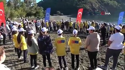 Fethiye'de plaj temizliği