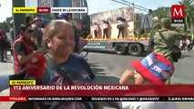 Familias disfrutan del Desfile de la Revolución Mexicana en Paseo de la Reforma