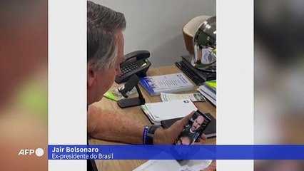 Bolsonaro parabeniza Milei e aceita convite para posse