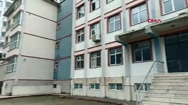 Batman'da okulun istinat duvarı sağanak nedeniyle çöktü