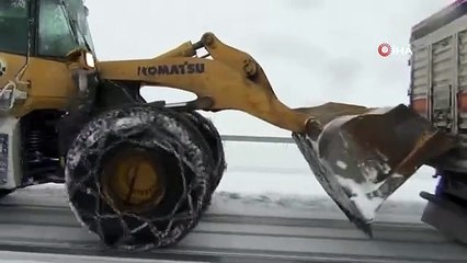 Kars'ta kar ve tipi ulaşımı felç etti