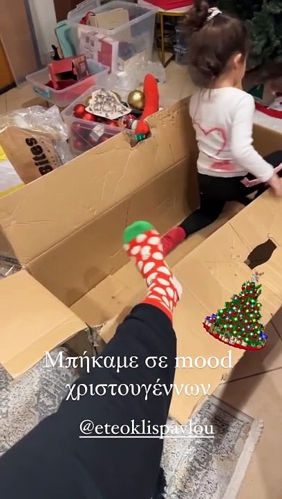 Ψηλό λαμπερό στις αποχρώσεις του κόκκινου και τ...