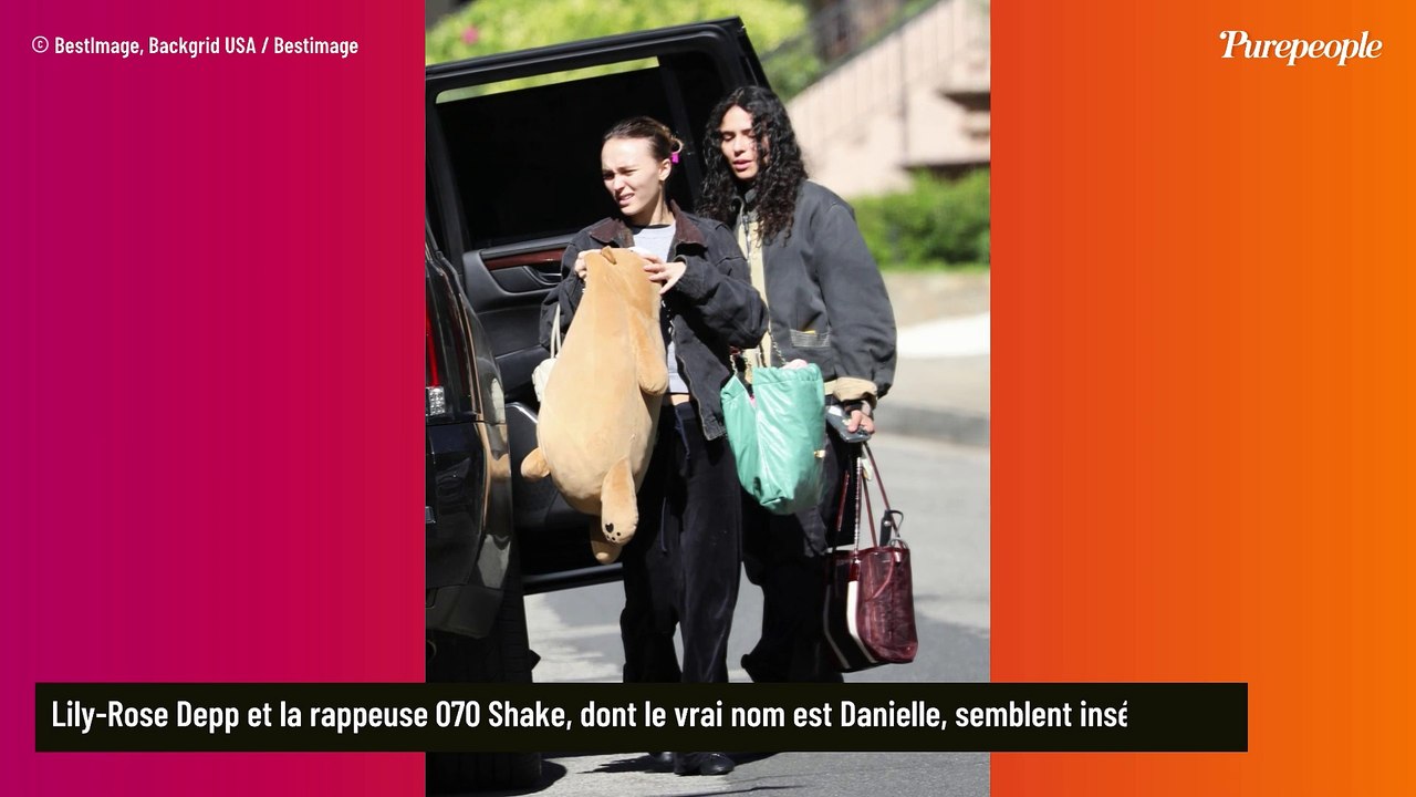 PHOTOS Lily-Rose Depp et sa petite amie emménagent une maison, moments sensuels en cuisine