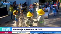 Pequeños realizan homenaje al personal de CFE