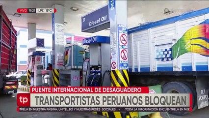 Transportistas de Perú bloquean Desaguadero; exigen la liberación de un chofer detenido en Bolivia