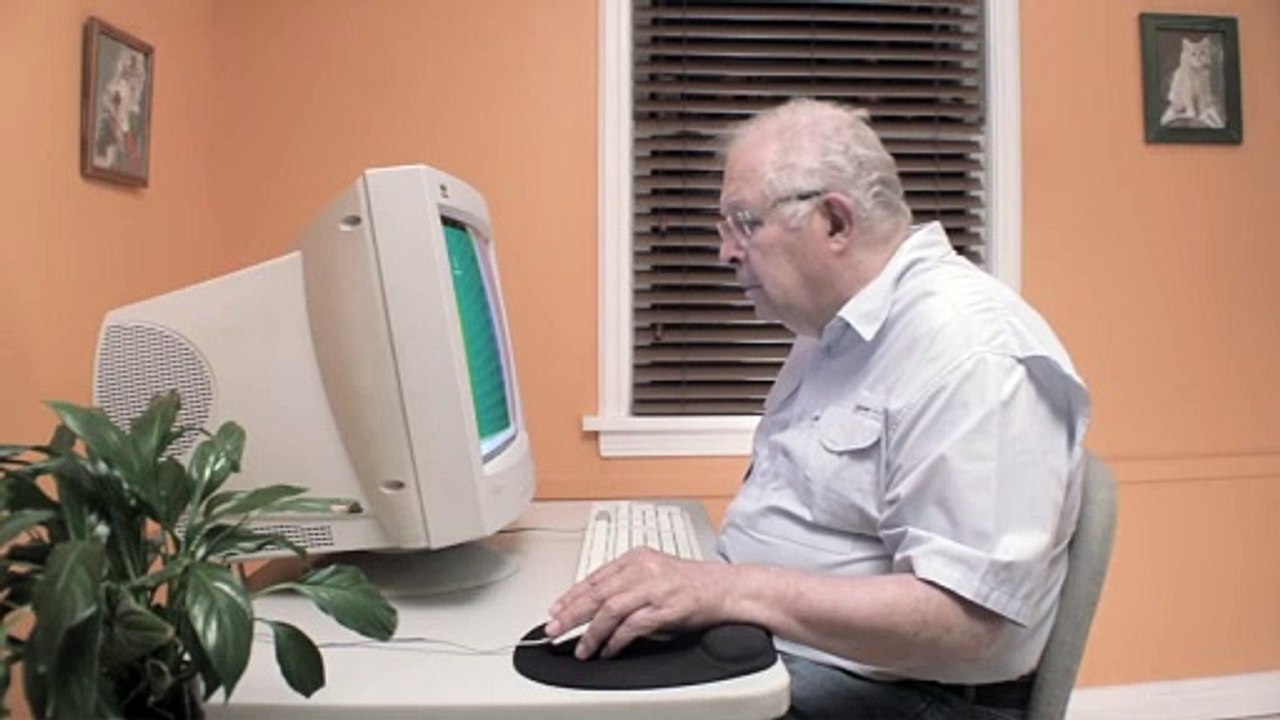 Peter's Computer - Desktop Cleanup | movie | 2014 | Official Clip