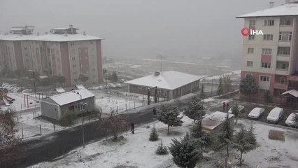 Van'da kar yağışı: 142 yol ulaşıma kapandı, uçak seferleri rötar yaptı