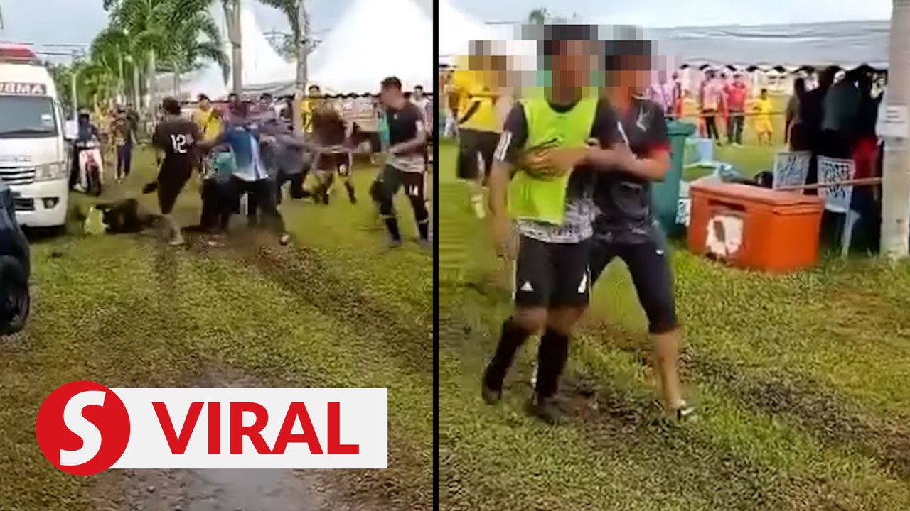 Referee attacked during football match in Manjung