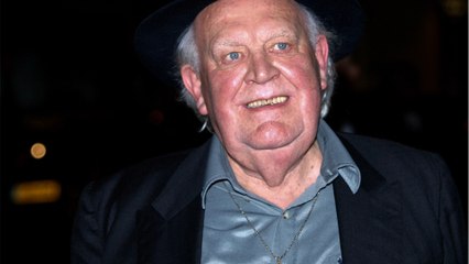 GALA VIDÉO - Mort de Joss Ackland : l’acteur de L’arme fatale 2 avait 95 ans