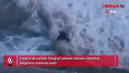 Fotoğraf çekmek isterken dalgaların arasında kaldı