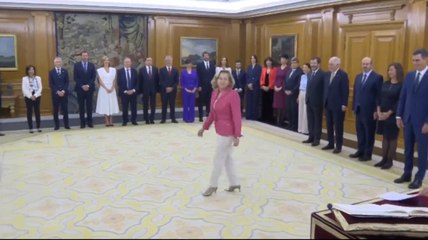 La confusión de Calviño tras jurar su cargo provoca las risas entre el resto de ministros