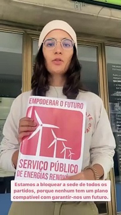 Ativistas climáticos bloqueiam sedes de partido...