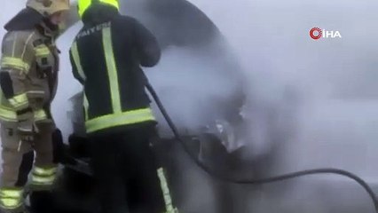 Bursa’da seyir halindeki araç yandı! O anlar kamerada