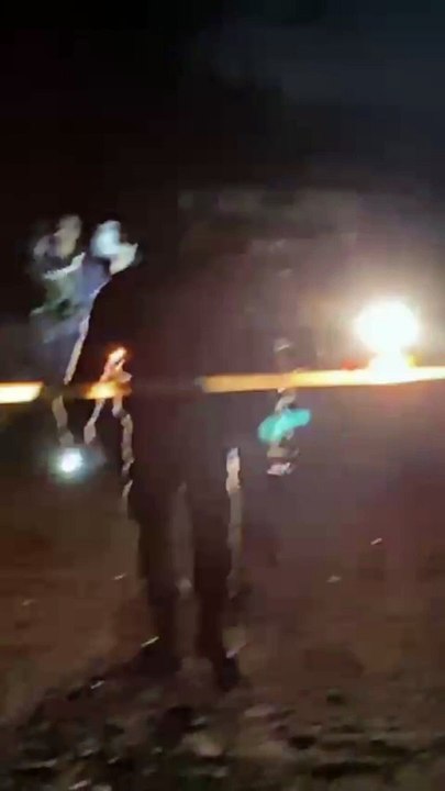 #Preliminar Con más de 10 horas de evolución cadavérica, envuelto en una cobija y con huellas de violencia, fue localizado el cuerpo de un hombre sobre una oscura brecha de Tlajomulco #GuardiaNocturna