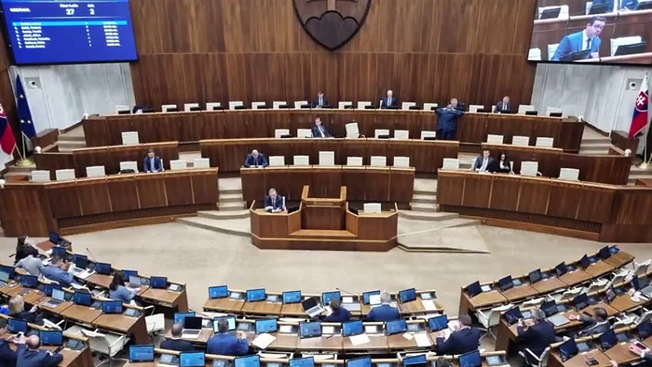 ZÁZNAM: Vláda R. Fica získala dôveru parlamentu, poslanci schválili jej program