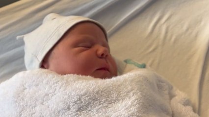 Clueless wee boy finds the gender of baby sibling right after her birth