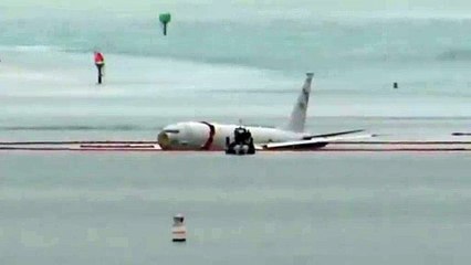 Aereo precipita nell'oceano, "I passeggeri si sono salvati nuotando fino a riva"