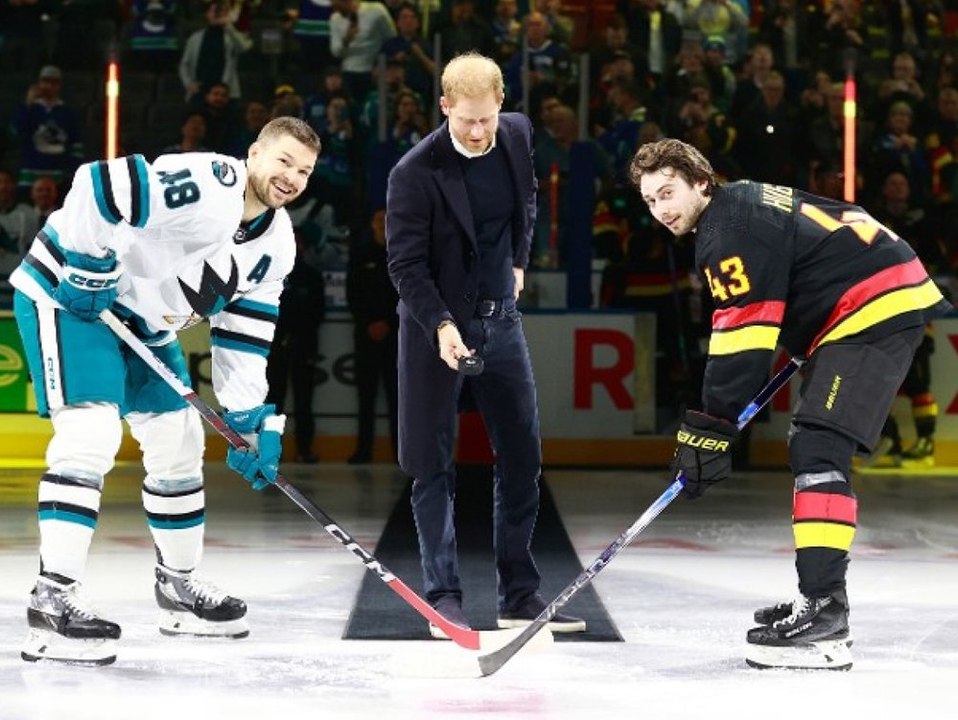 Prinz Harry überrascht Eishockey-Fans in Vancouver