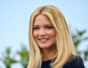 « Ça m’est un peu tombé dessus » : Virginie Efira se confie sur sa grossesse tardive