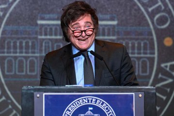 رئيس الأرجنتين الجديد.."أطوار غريبة" تثير ضجة