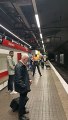 Tensión en el metro de Barcelona entre un vigilante y carteristas