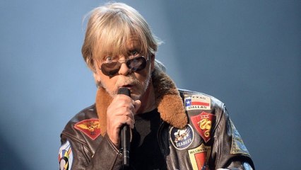 Renaud, bouleversé par la nouvelle, met sa tournée entre parenthèses.