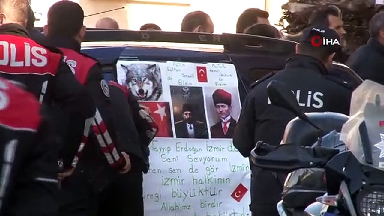 İzmir'de İsrail bayrağına basıp başına silah dayayan Pakistan uyruklu şahıs tutuklandı
