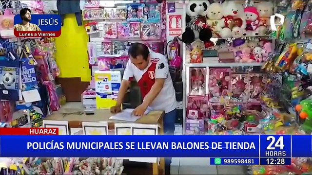 Huaraz: Policías municipales son captados llevando balones de tienda