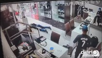 Grupo com cerca de 4 homens toca o terror e assalta loja de joias no Centro de São José de Piranhas
