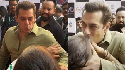 IFFI Goa 2023: Salman Khan का Red Carpet पर Female Journalist Kiss Video, कौन है | Boldsky