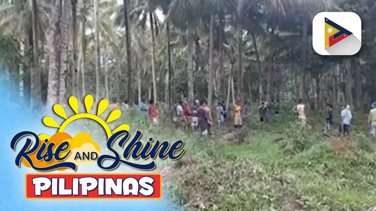 GOVERNMENT AT WORK: 70 pamilya sa Camarines Sur, nakatanggap ng lupa mula sa pamunuan ng barangay