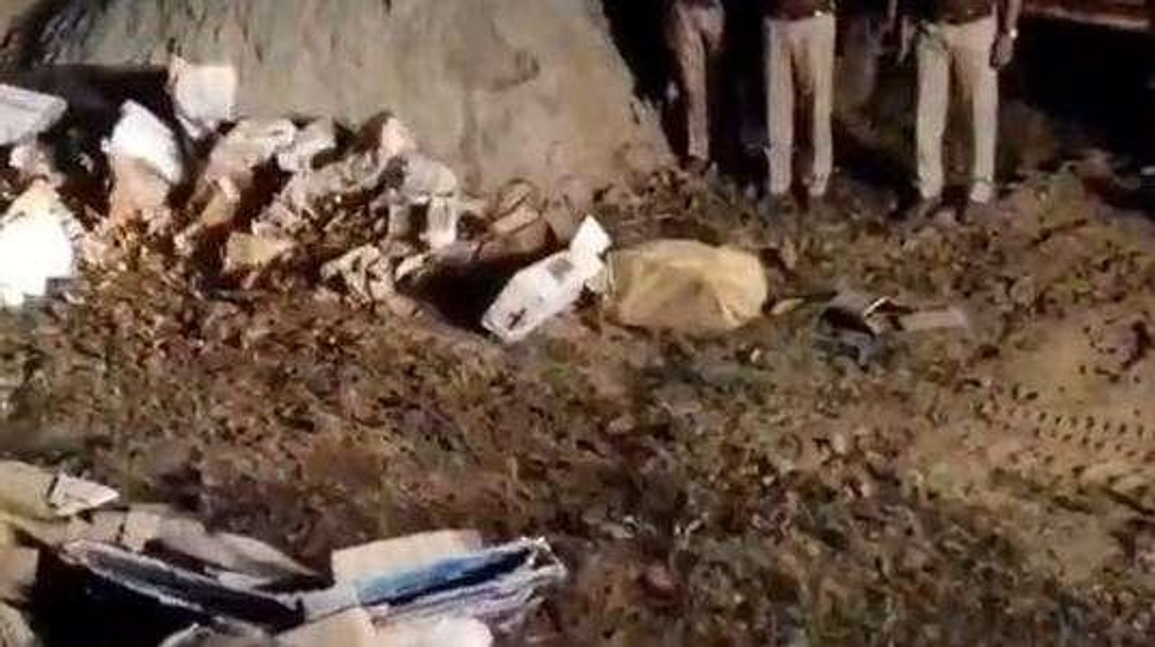 गौतमबुद्ध नगर: कोर्ट के आदेश पर 52 लाख रुपये की शराब को पुलिस ने किया नष्ट