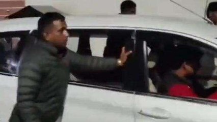 चूरू: लूटेरों ने बारातियों की कार पर किया हमला, युवकों से की मारपीट, गाड़ियों के तोड़े शीशे