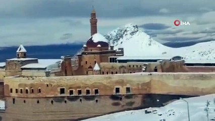 Tarihi İshak Paşa Sarayı'ndan kar manzaraları