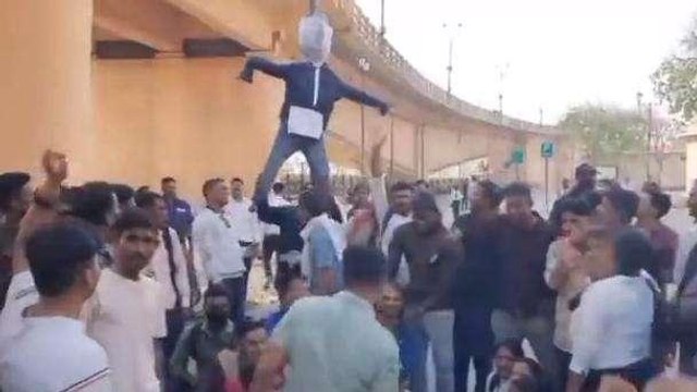 कोटा: विवादों में आ गया चंबल रिवर फ्रंट!, कर्मियों ने खोल दी सारी की सारी पोल!, देखें खबर