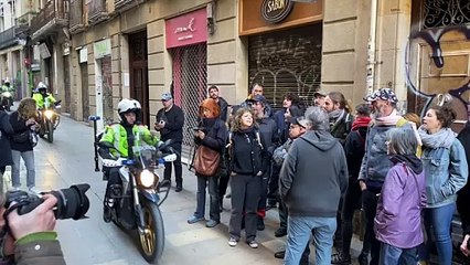 "Gent sense casa, cases sense gent": convocatòria contra el desnonament d'una barcelonina de 78 anys