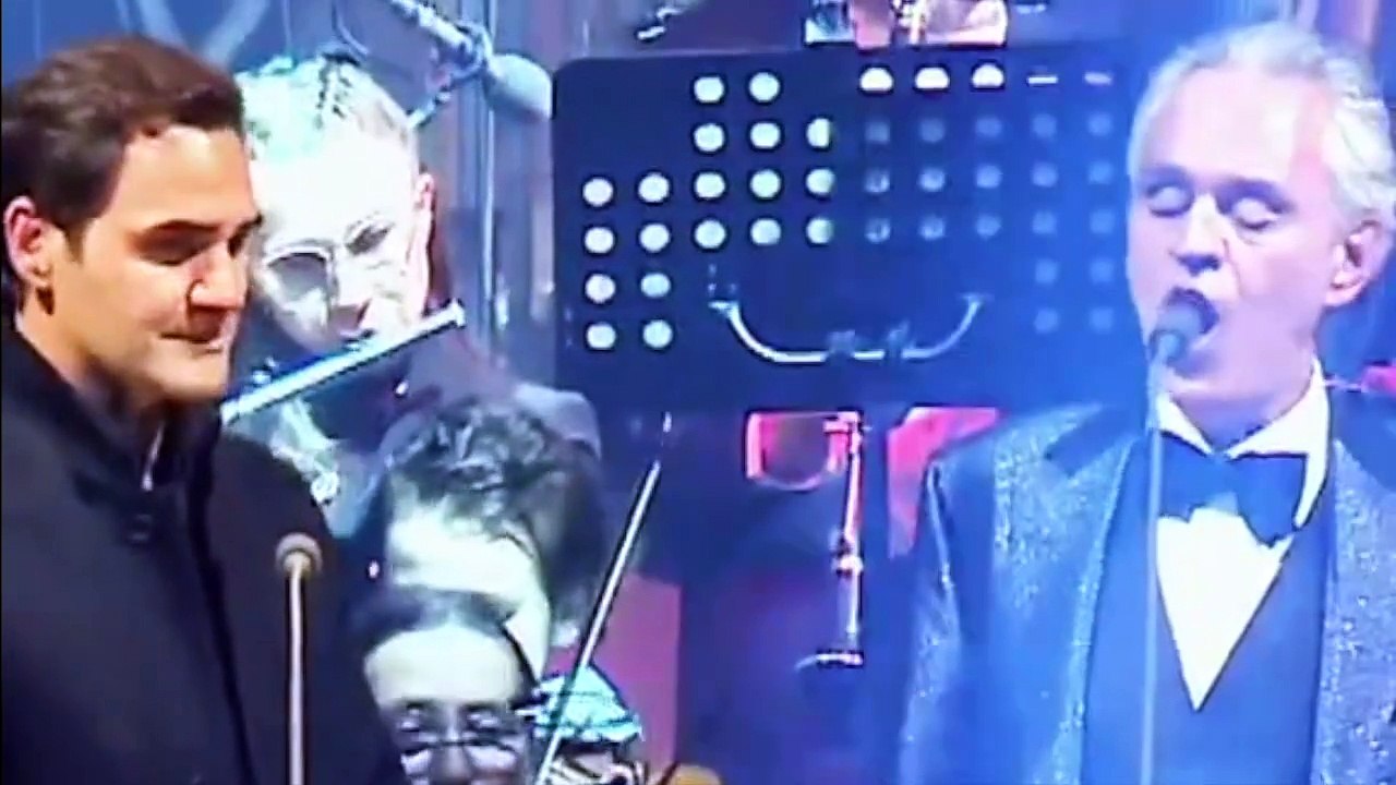 Tennis 2023 - Roger Federer, en larmes sur scène lors du concert d'Andrea Bocelli à Zurich