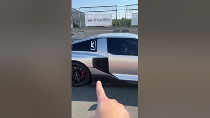 This is a 500kW (670hp) hydrogen car!