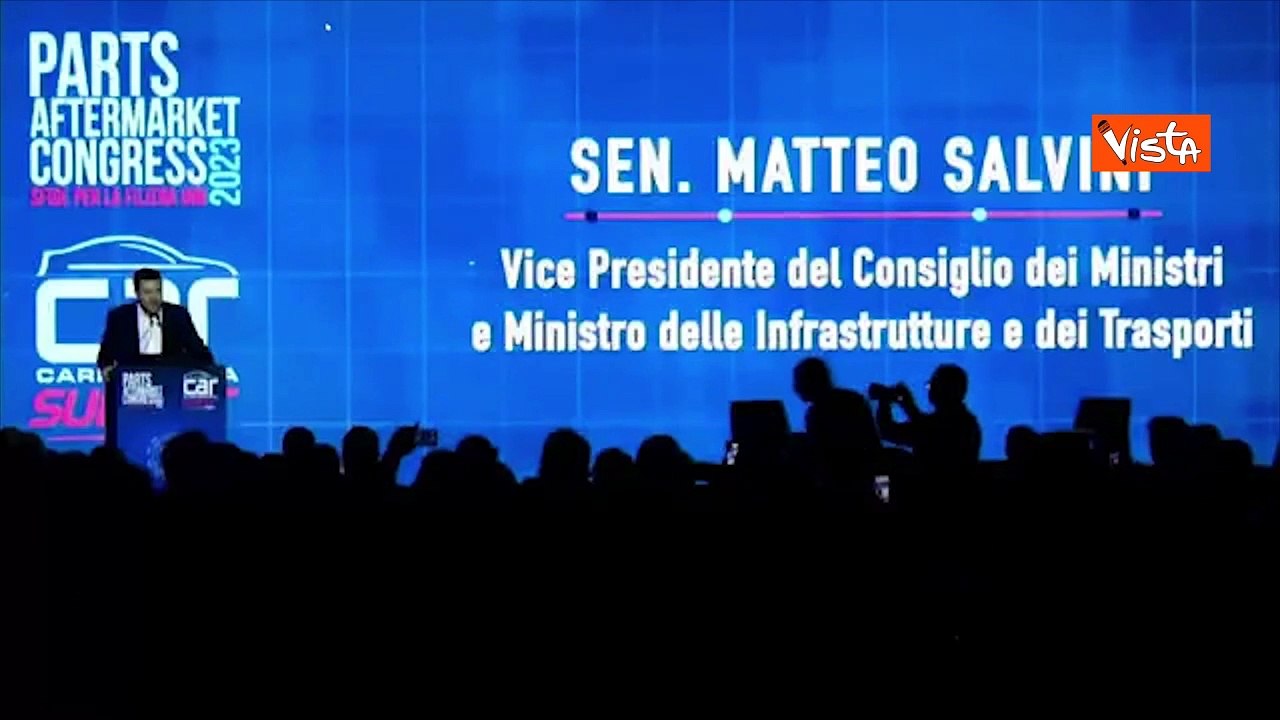 Salvini: "Siamo in tempo per fermare auto solo elettriche, o ci consegneremo per 50 anni alla Cina"