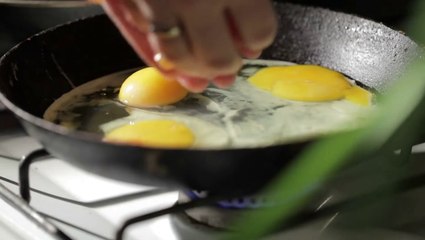 Easy egg-flipping hack stops broken yolks every time