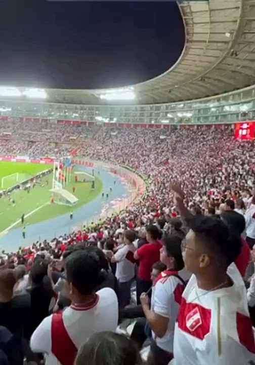 Hinchas piden la salida de Juan Reynoso