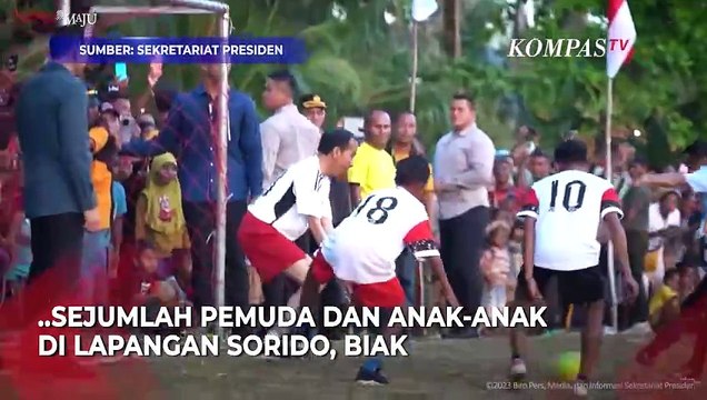 Inilah Momen Jokowi Main Bola dengan Anak-Anak di Biak, Sempat Jadi Kiper dan Kebobolan