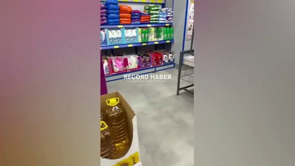 Ünlü zincir markette mide bulandıran görüntü
