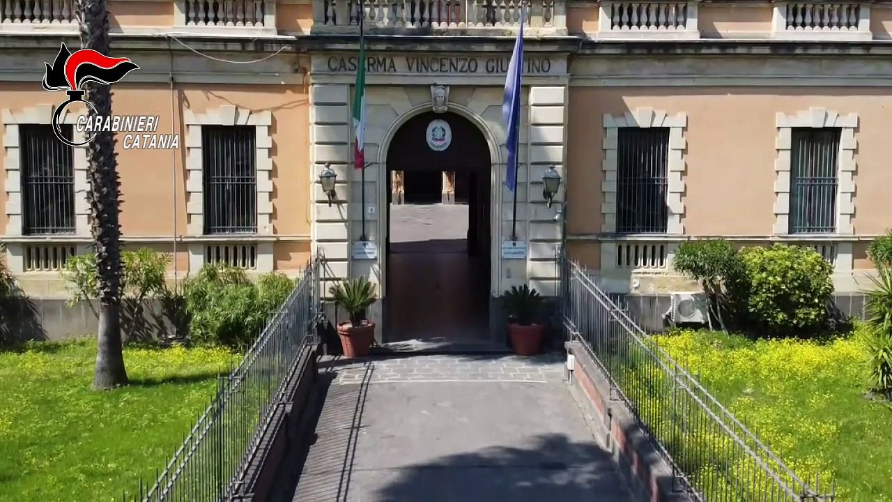 Armi bianche e munizioni in casa, due giovani denunciati a Castiglione di Sicilia