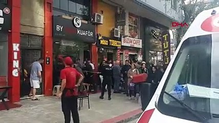 Bir ay önce boşandığı eşini restoranda yemek yerken öldürdü