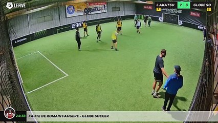 Faute de Romain Faugere - GLOBE SOCCER