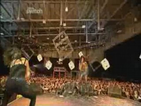 Kelly Rowland Performs 'Destiny's Child' Medley